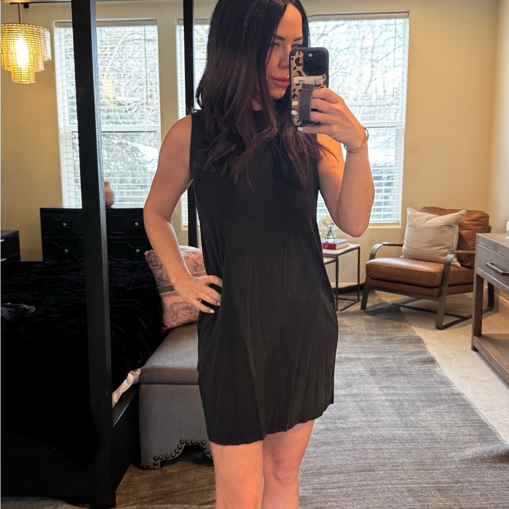 Elegant Black Sleeveless Dress